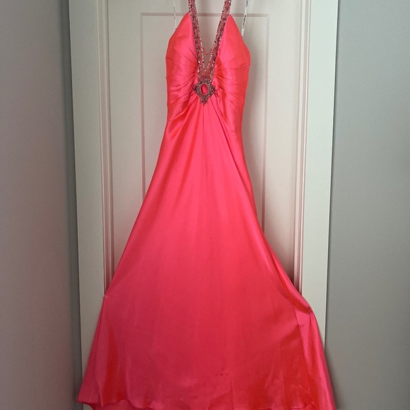 Beautiful coral formal gown - Picture 2 of 4